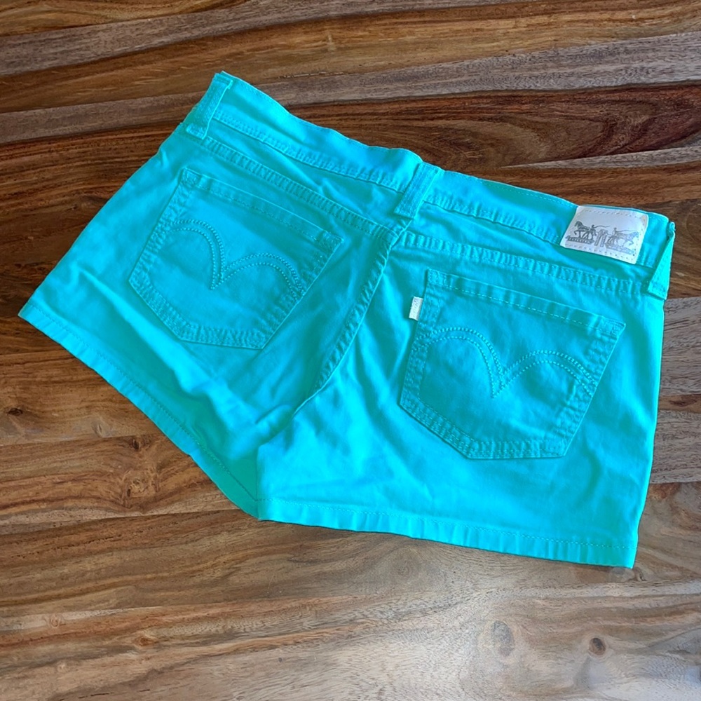 Teal Levi’s Shorty Shorts size 29